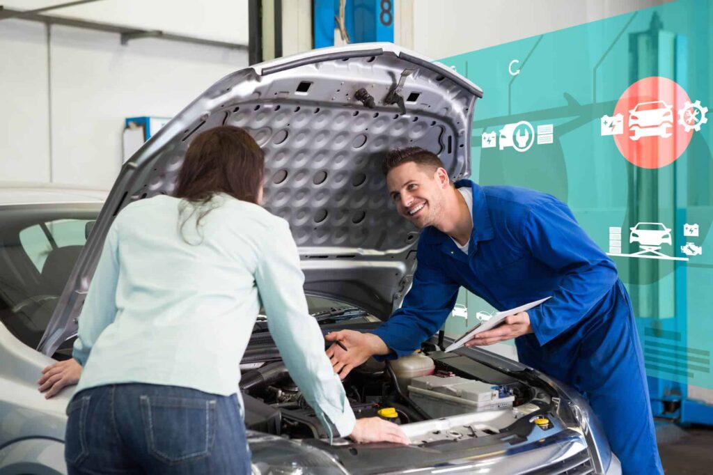 revisão de 80.000 km homem verificando revisão carro
