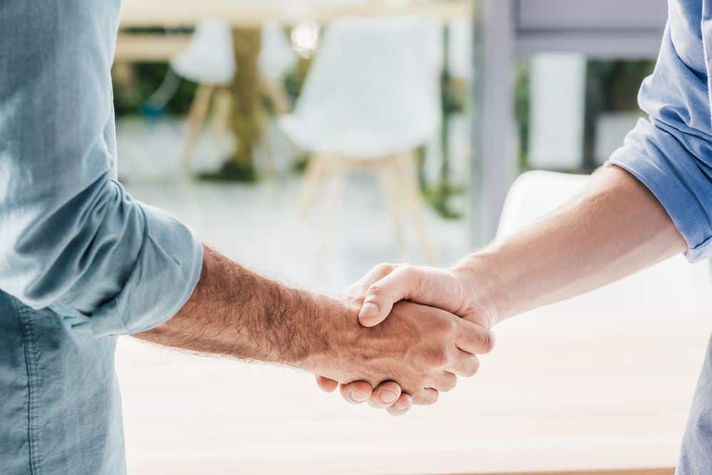 Como conferir a situação do veículo antes de fechar negócio? 6 compra-e-venda-de-veículos-usados