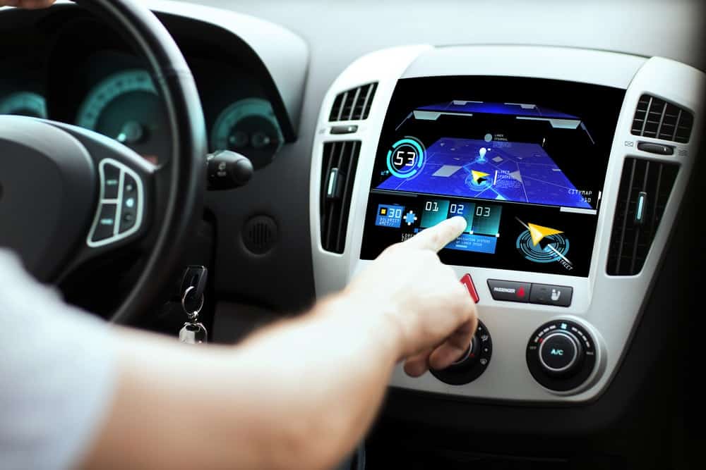 Como a tecnologia e a inovação influenciaram a relação das pessoas com os automóveis?