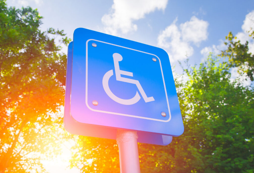 teto pcd placa estacionamento pessoa com deficiência