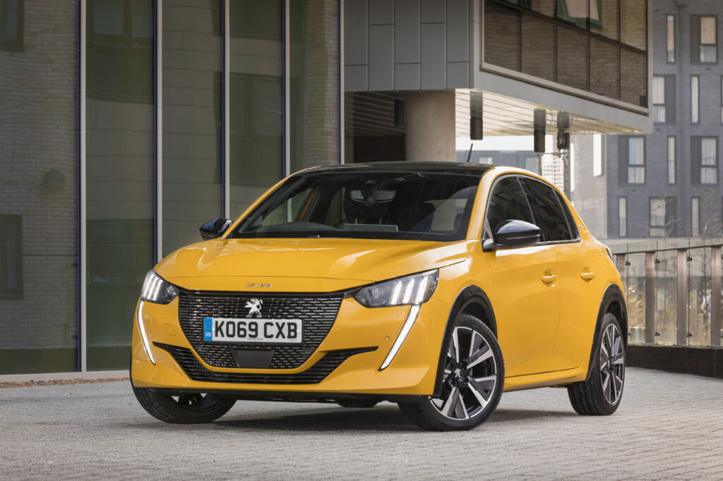 Peugeot 208 amarelo