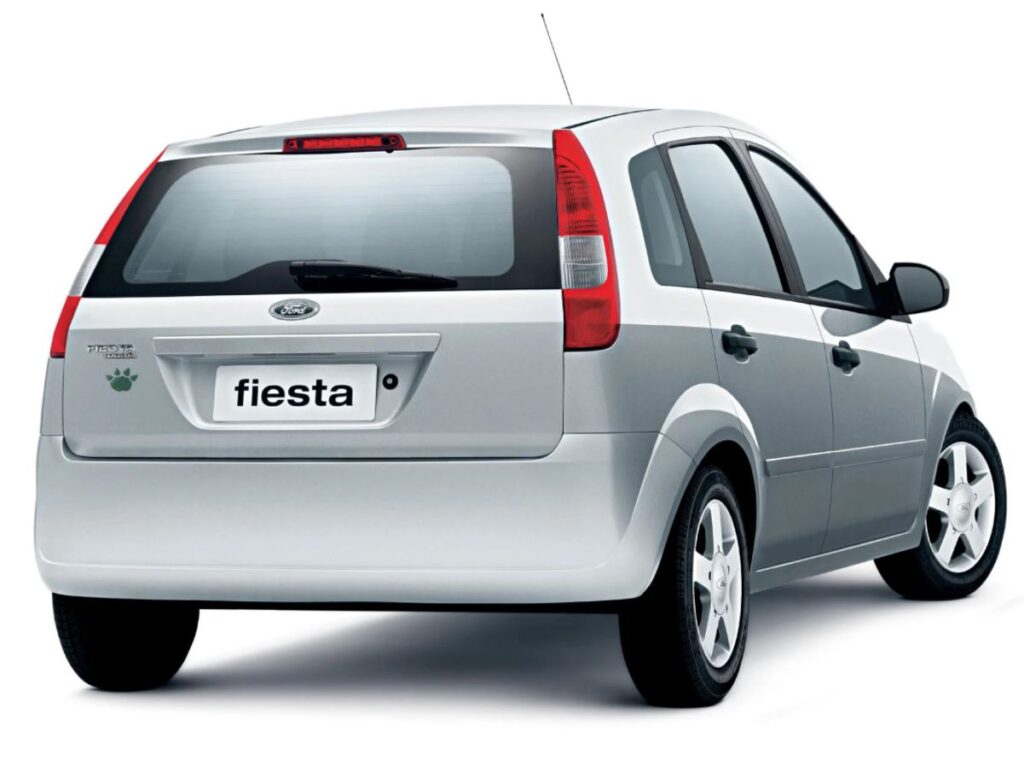 Carros até 15 mil reais que valem a pena investir 1 Ford Fiesta Class 1.6 - carros até 30 mil