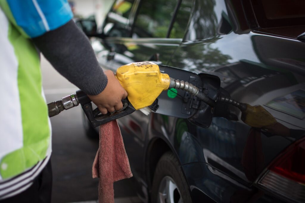 os carros a gasolina vão acabar bomba de gasolina