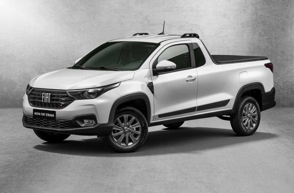 picape com cabine estendida fiat strada 2