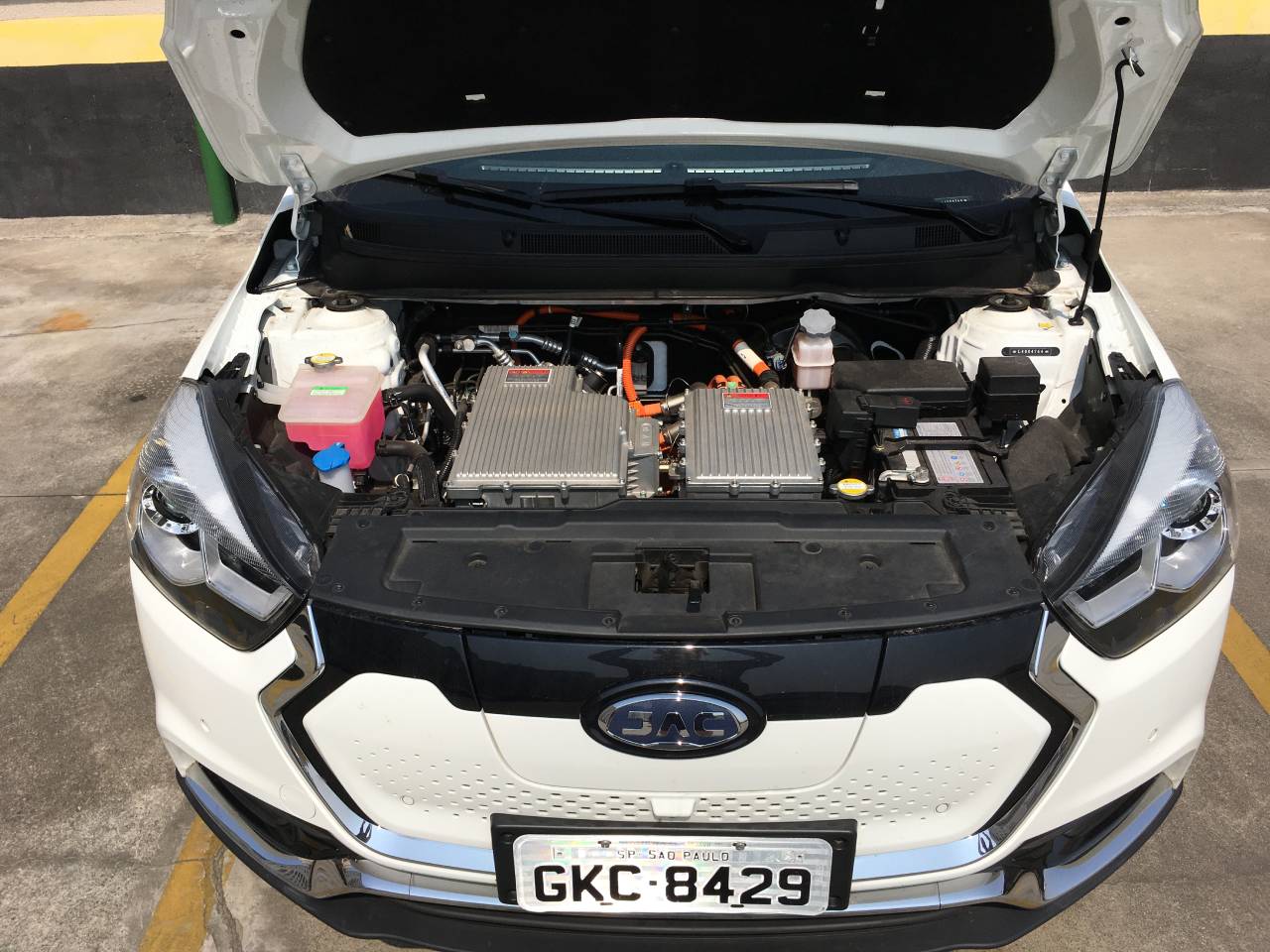 Carros elétricos JAC: conheça os principais modelos! 5 elétricos JAC Motors jac iev40