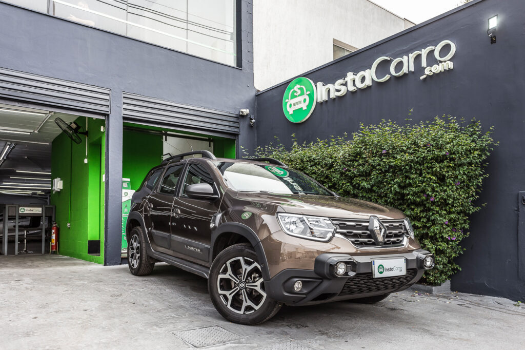 teste renault duster iconic cvt frente entrada da loja instacarro itaim