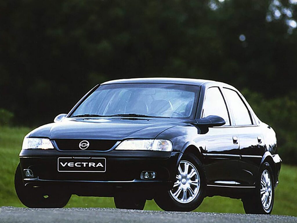 Melhores sedãs dos anos 90: conheça mais sobre os carros que fizeram e fazem sucesso até hoje 7 melhores sedas anos 90 chevrolet vectra azul