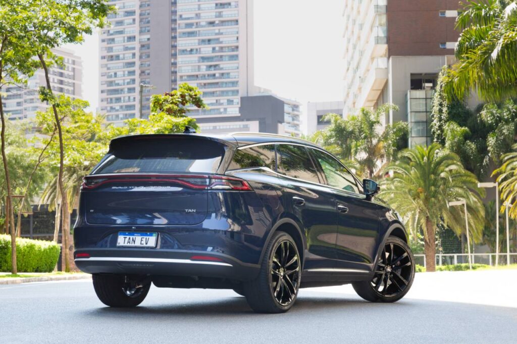 byd tan ev azul brasil traseira