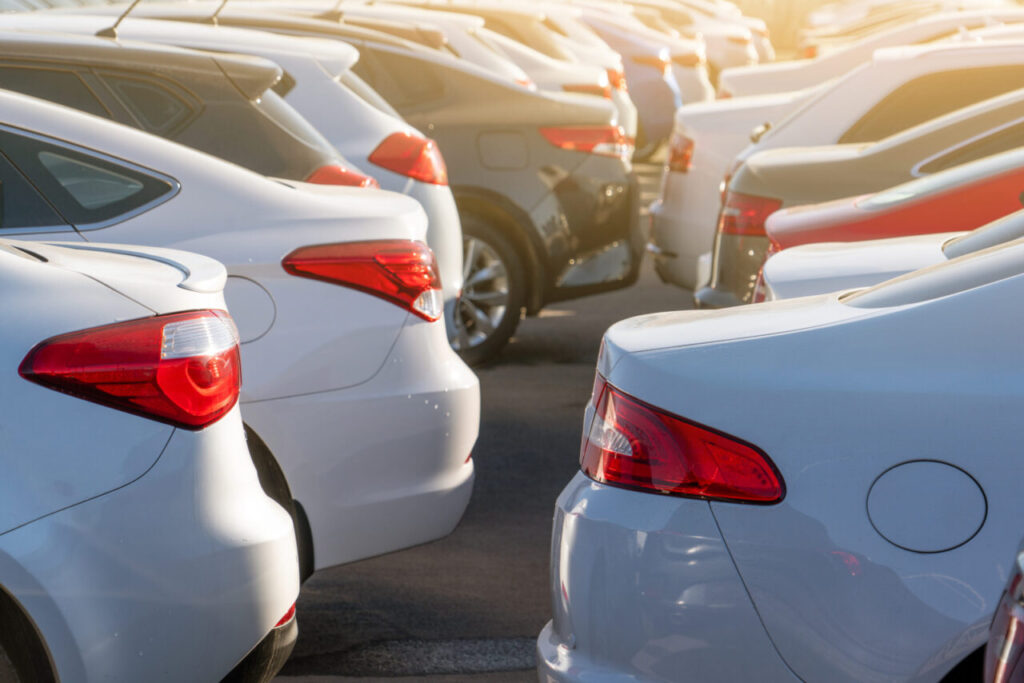 Carro de repasse: entenda o que é e se vale a pena comprar 8 patio-de-carros