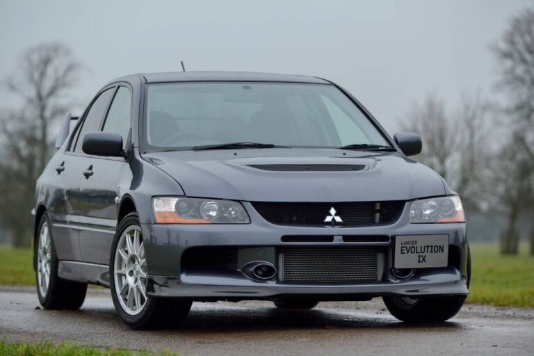 imagem da frente do mitsubishi lancer evolution ix