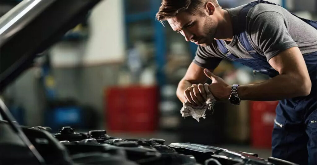manutenção automotiva como economizar combustível em viagens