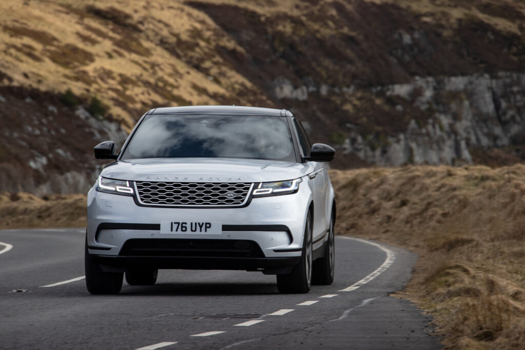 Range Rover Velar 2023 estreia motorização híbrida plug-in 4 Range Rover Velar 2023 P400e PHEV