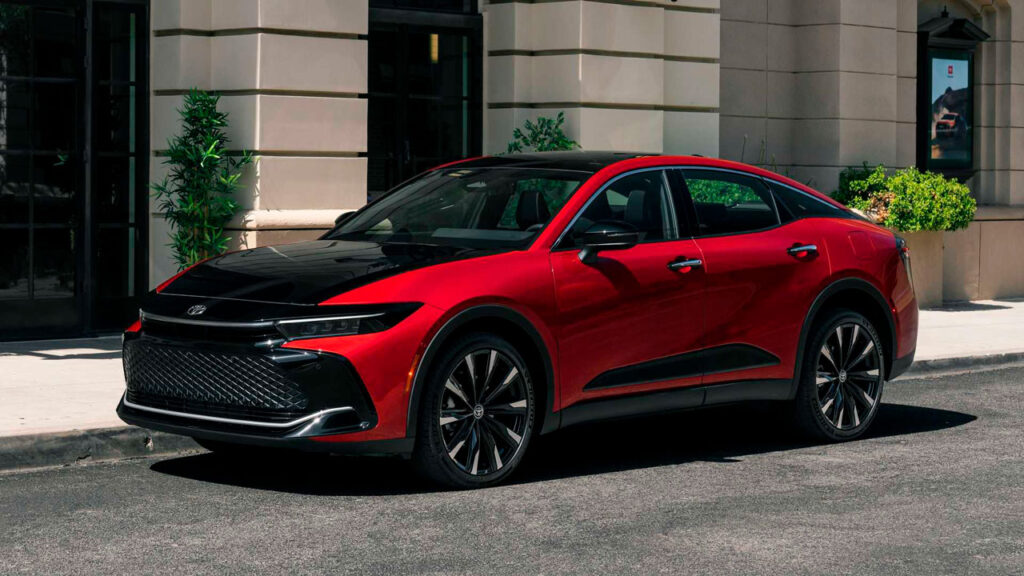 Toyota Crown Platinum 2023 vermelho Biton