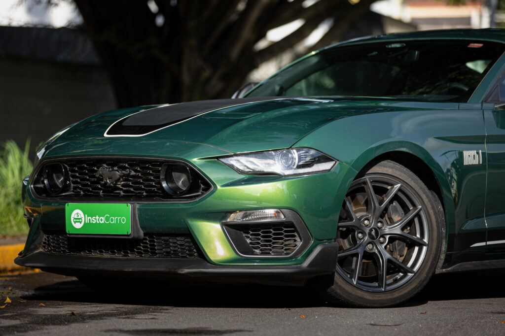 Frente do Ford Mustang Mach 1 Verde Fuji - carros importados
