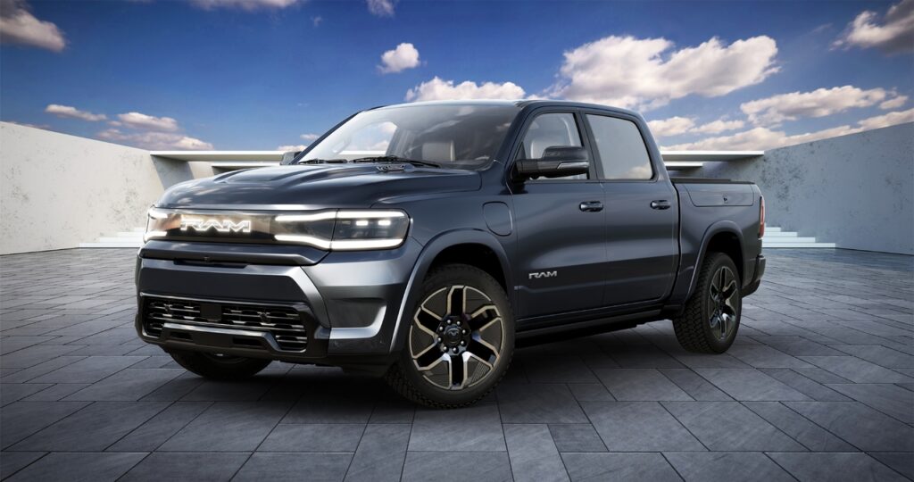 2025 Ram 1500 REV frente