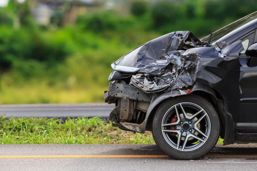 acidente carro bati o carro imagem carro batida colisão frontal - carros batidos