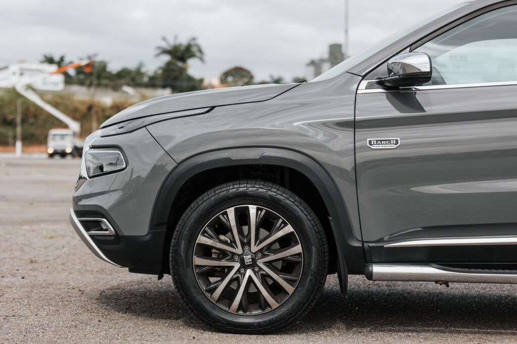 frente da Fiat Toro Ranch Diesel 4x4 2023
