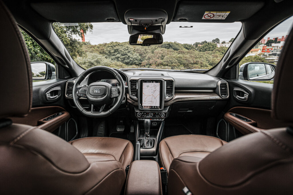Interior da Fiat Toro Ranch Diesel 4x4 2023
