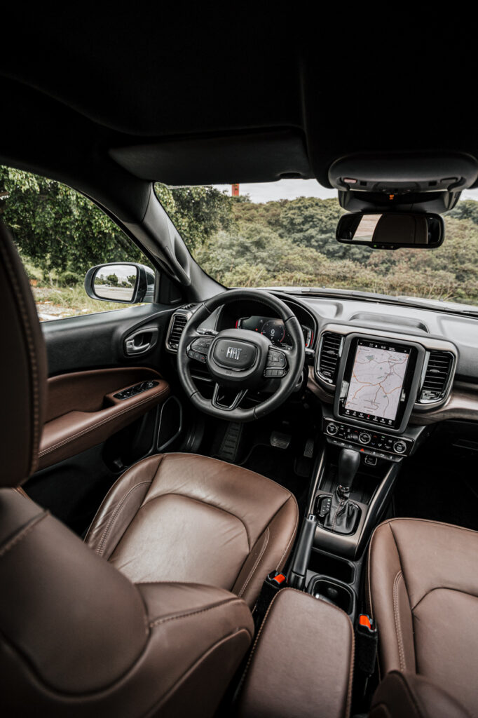 Interior da Fiat Toro Ranch Diesel 4x4 2023