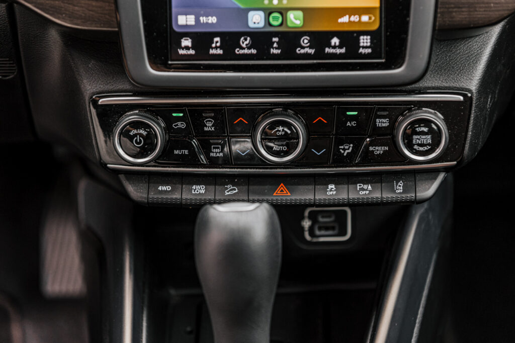 painel do ar-condicionado do Fiat Toro Ranch Diesel 4x4 2023