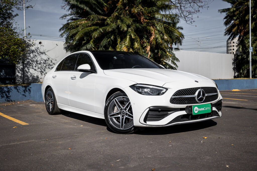 Mercedes-Benz C 200 AMG Line branco