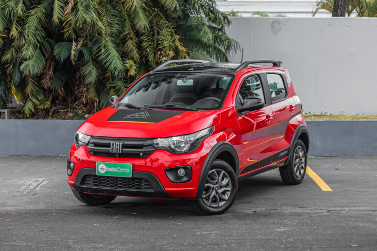 Fiat Mobi Trekking 2023 vermelho