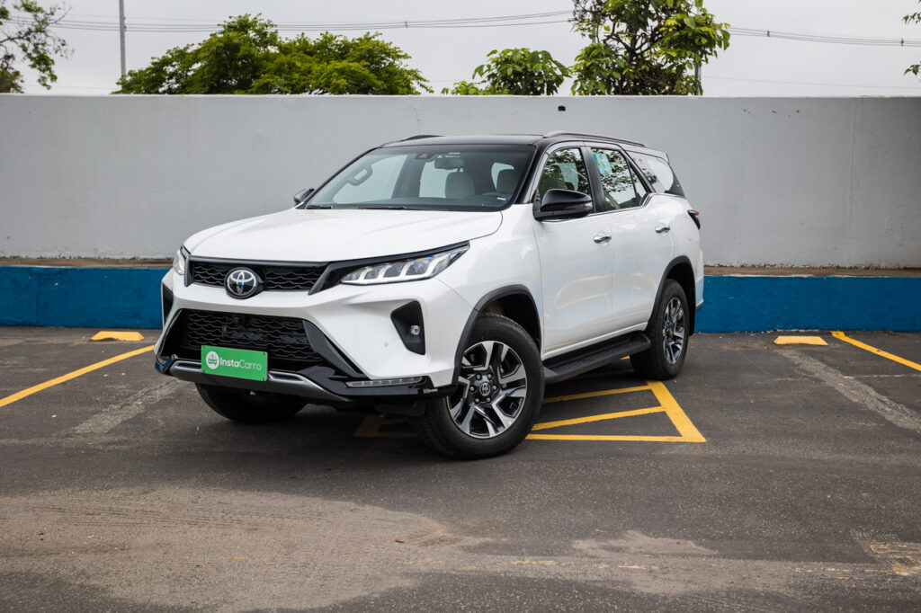 10 carros seminovos de luxo pelo preço da Toyota SW4 Diamond 7 Toyota SW4 Diamond