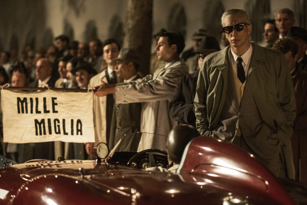 Filme Ferrari tem estreia adiada no Brasil para 22 de fevereiro 3 filme Ferrari Adam Driver