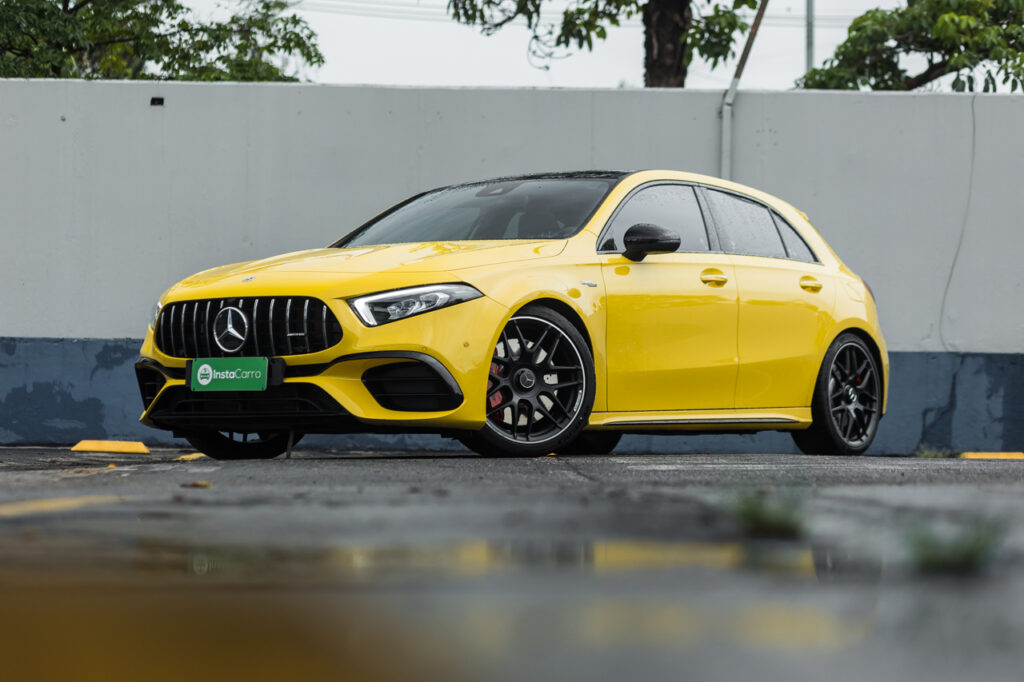 Mercedes-AMG A 45 S amarelo