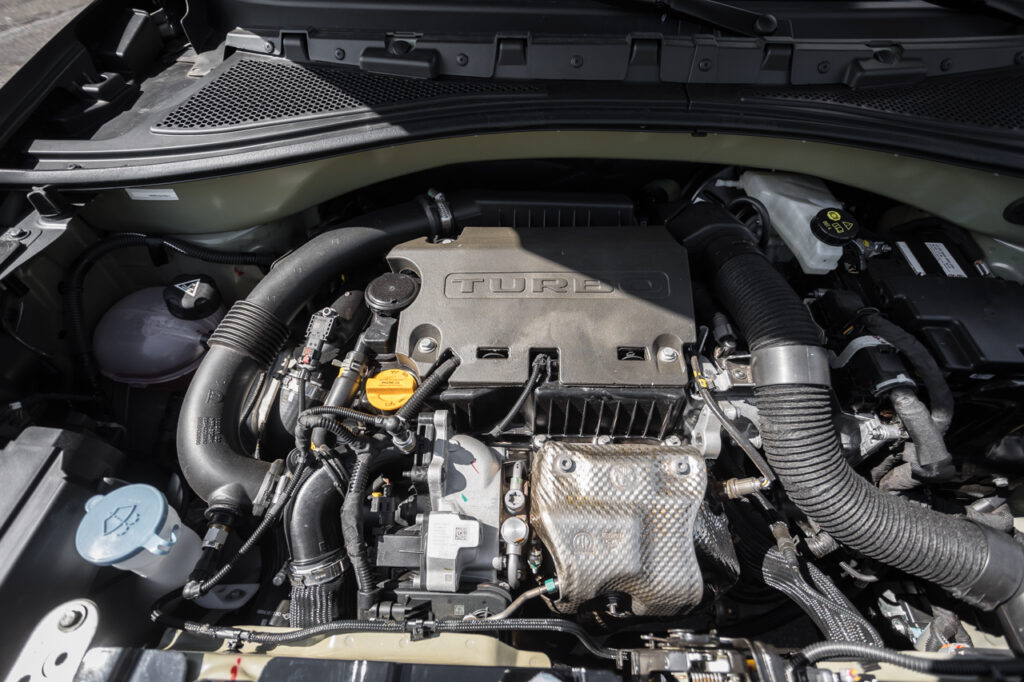 Motor 1.0 turbo do Citroën C3 Aircross Shine 5 lugares cinza grafito com teto branco