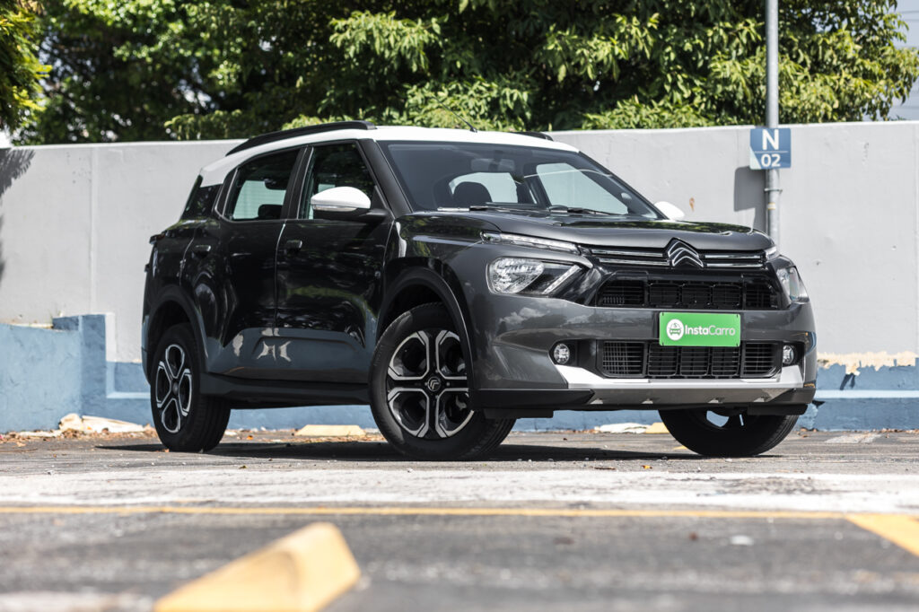 Citroën C3 Aircross Shine 5 lugares cinza grafito com teto branco
