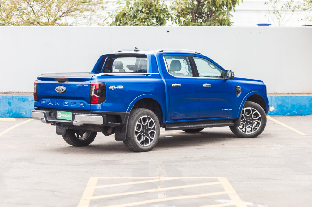 Qual é a melhor picape do Brasil em 2025? Comparativo entre Toyota Hilux, Ford Ranger e Chevrolet S10 2 Traseira da Ford Ranger Limited 2024