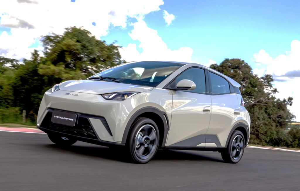 Principais cuidados com carros elétricos: mantenha seu veículo em perfeito estado 7 CARRO ELÉTRICO PCD BYD DOLPHIN MINI PCD - modelos novos de carros - cuidados com carros elétricos