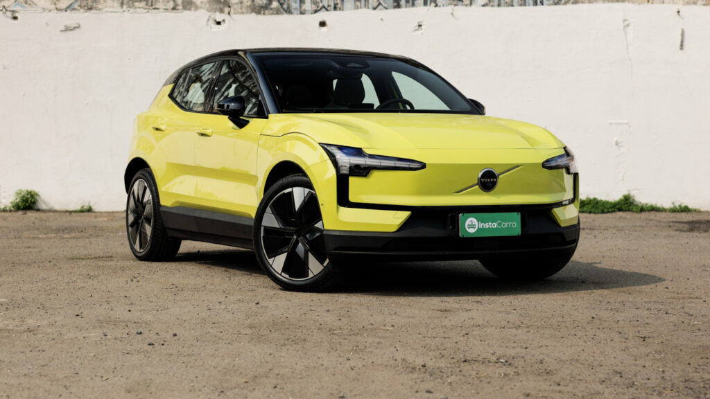 Volvo EX30 Ultra Amarelo
