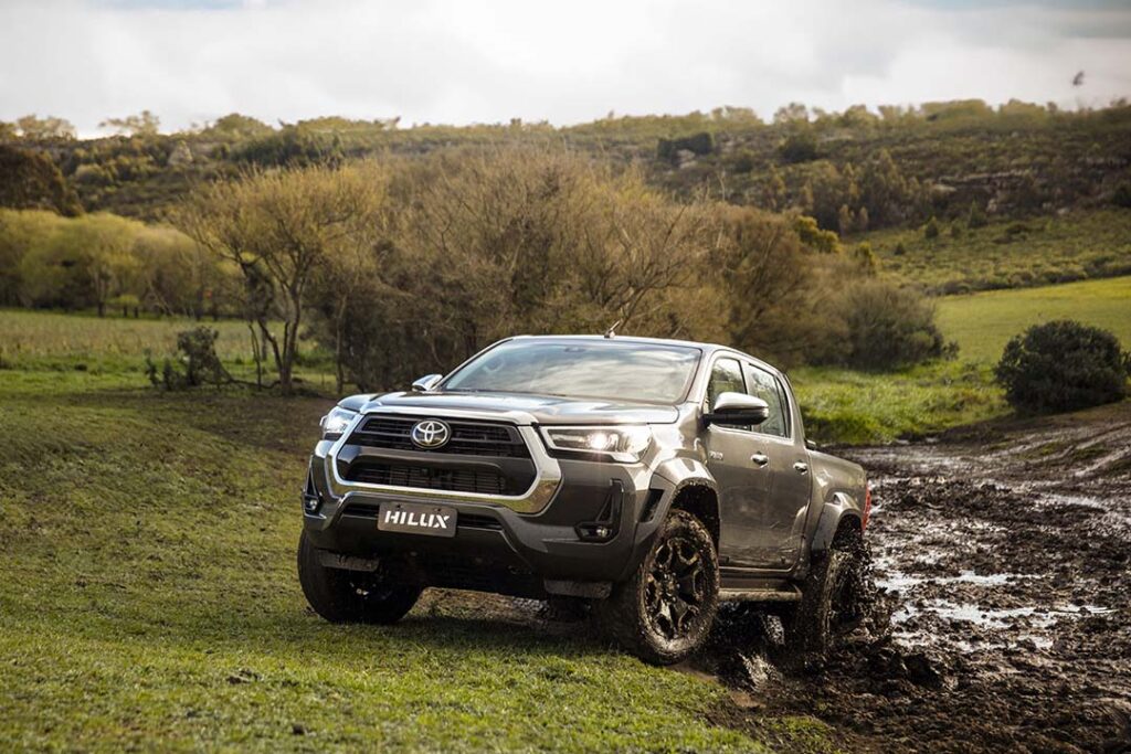 Qual é a melhor picape do Brasil em 2025? Comparativo entre Toyota Hilux, Ford Ranger e Chevrolet S10 4 Toyota Hilux SW4 2025