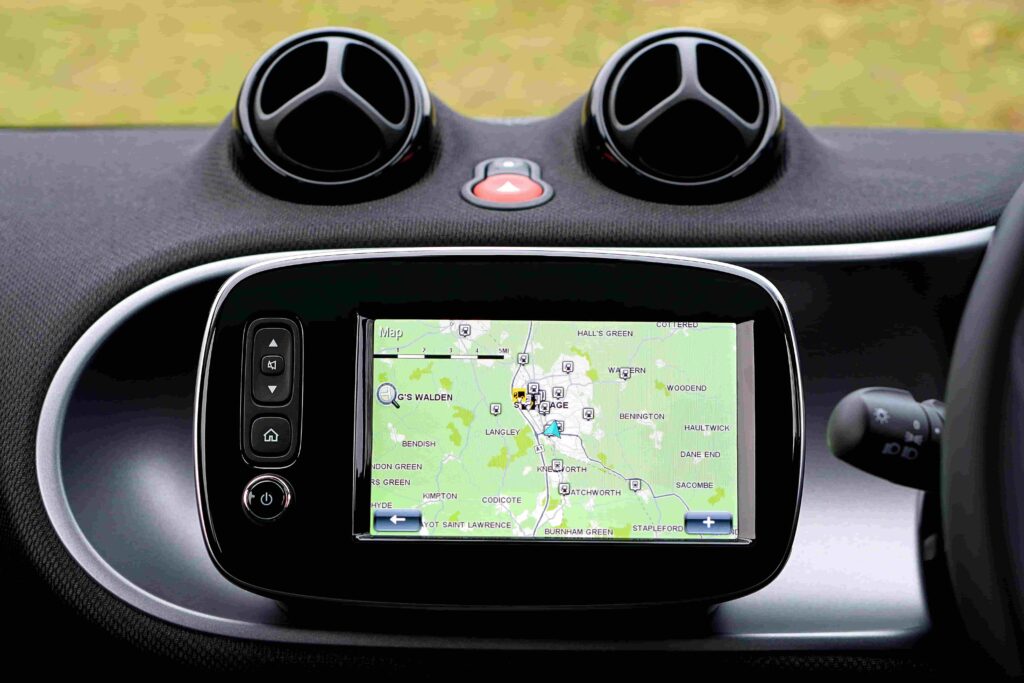 Como funciona o GPS e dicas de uso 5 Imagem de um GPS em um carro. Imagem via Pexels.