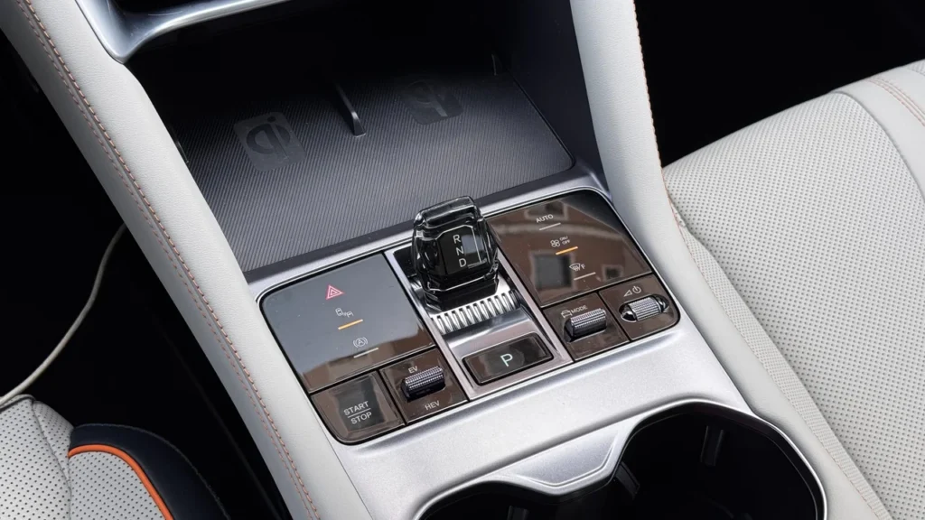 Console central do BYD Song Plus Premium