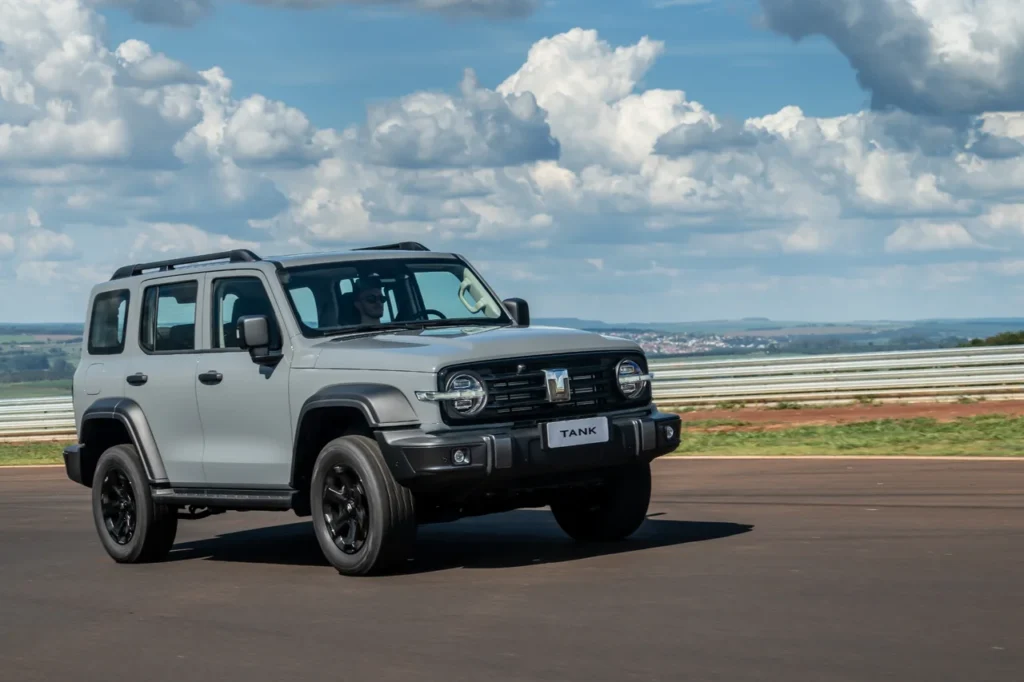 GWM Tank 300 chega por R$ 333 mil para bater de frente com Toyota SW4 3 GWM Tank 300 em pista de testes