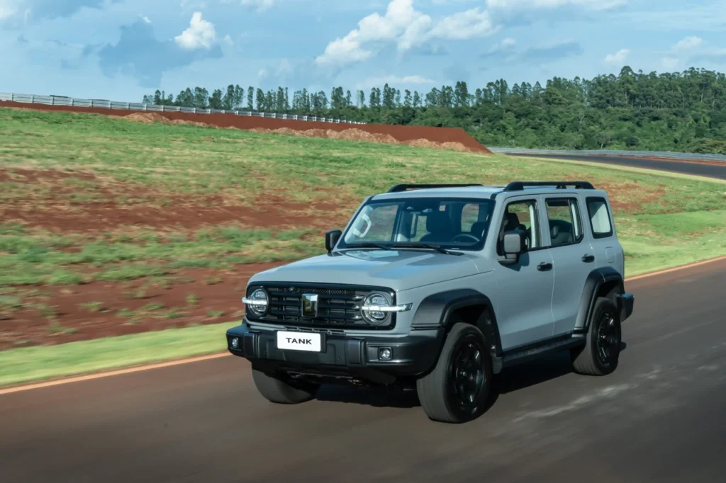 GWM Tank 300 chega por R$ 333 mil para bater de frente com Toyota SW4 25 GWM Tank 300 em pista de testes