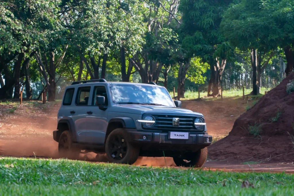 GWM Tank 300 chega por R$ 333 mil para bater de frente com Toyota SW4 33 GWM Tank 300 no fora-de-estrada