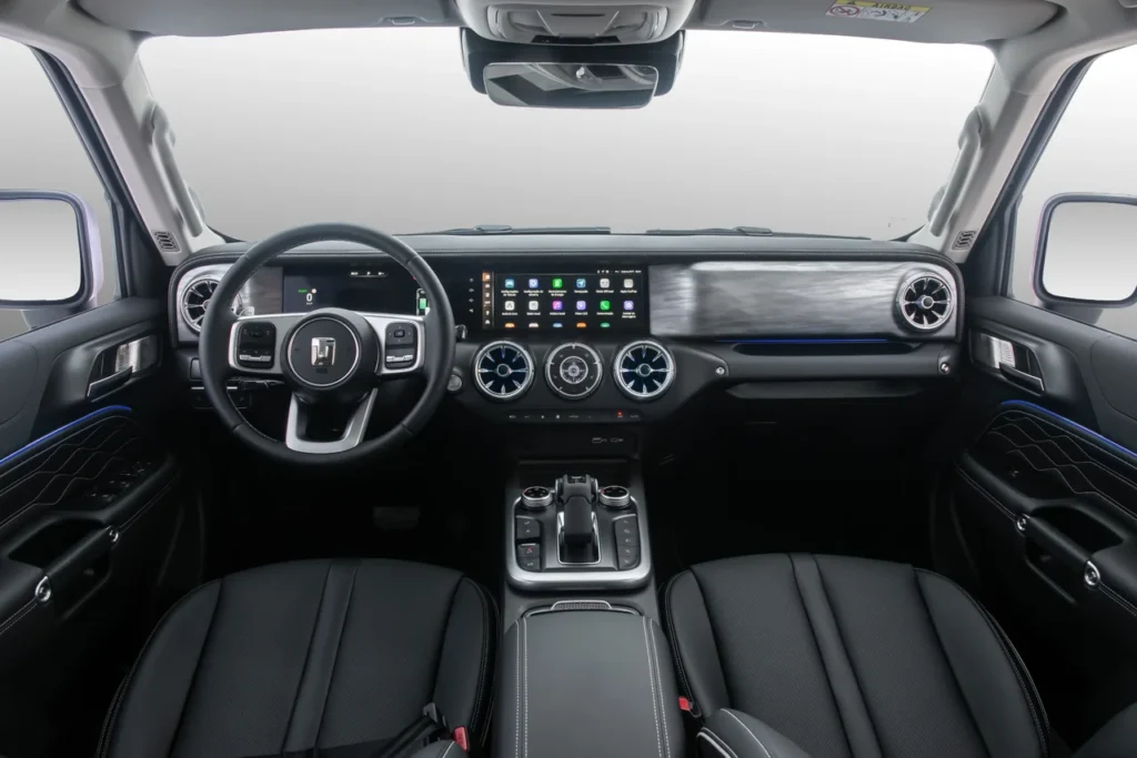 GWM Tank 300 chega por R$ 333 mil para bater de frente com Toyota SW4 6 Interior do GWM Tank 300