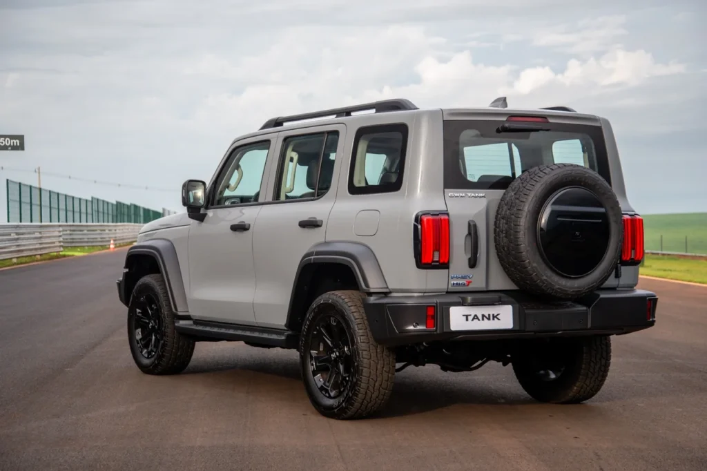 GWM Tank 300 chega por R$ 333 mil para bater de frente com Toyota SW4 19 Traseira do GWM Tank 300