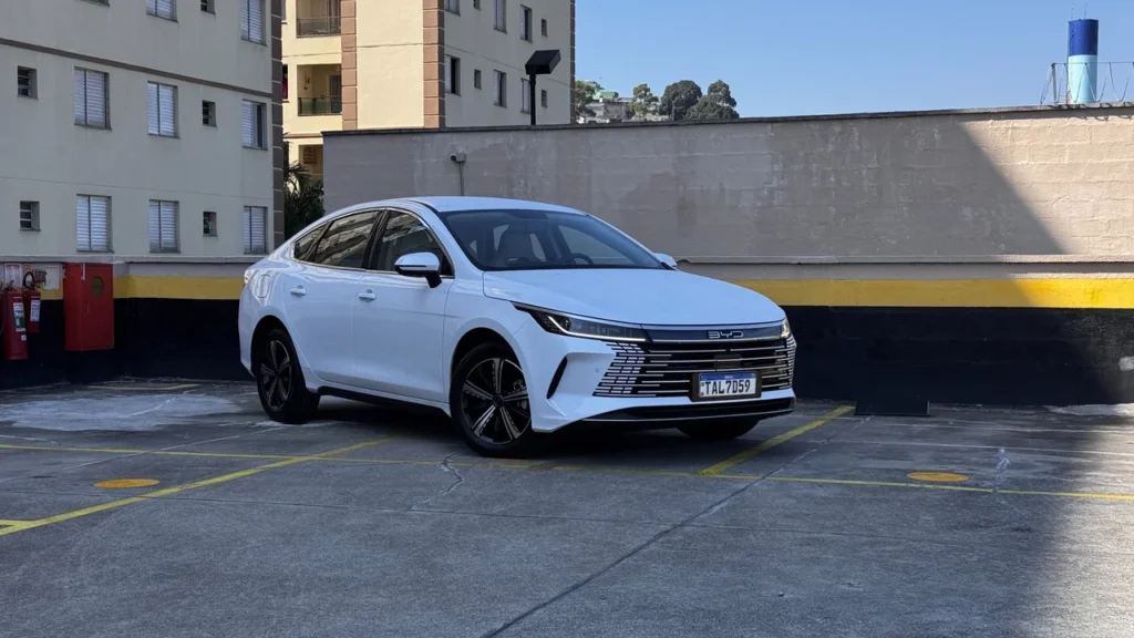 BYD King GS: o híbrido plug-in que desafia o Toyota Corolla 1 BYD King GS