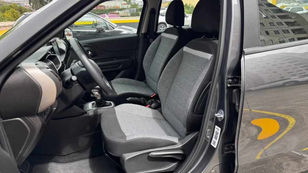 Citroën Basalt Feel 1.0 Turbo: SUV compacto de R$ 100 mil entrega boa dirigibilidade e ótimo espaço 5 Bancos dianteiros do Citroën Basalt Feel Turbo