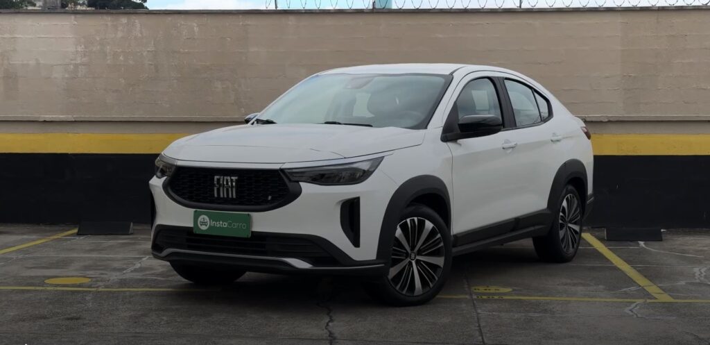 Fiat Fastback Audace híbrido: SUV com cara de cupê e apelo racional 2 Fiat Fastback Audace 2025