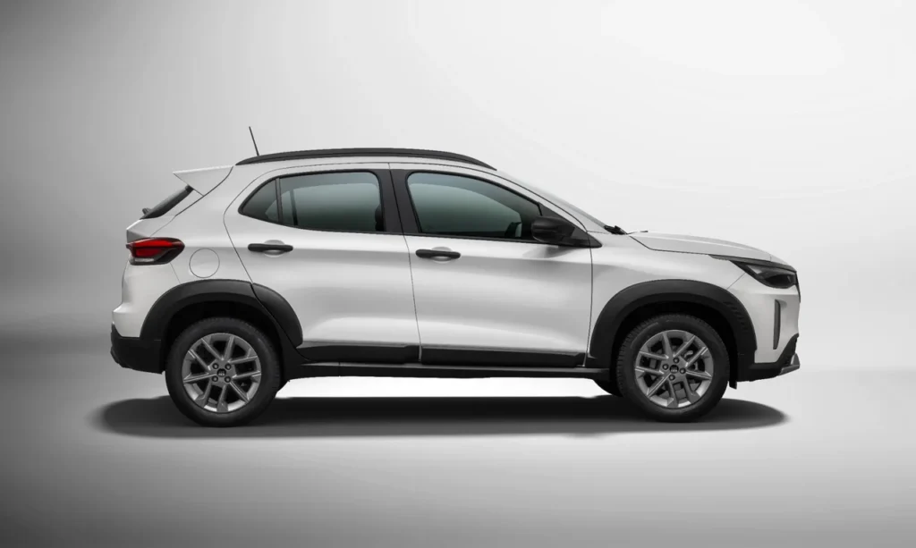Fiat Pulse 2026: SUV compacto ganha design renovado com preços a partir de R$ 98.990 23 Perfil lateral completo do Fiat Pulse Drive 2026, realçando a carroceria elevada e as rodas de liga leve.