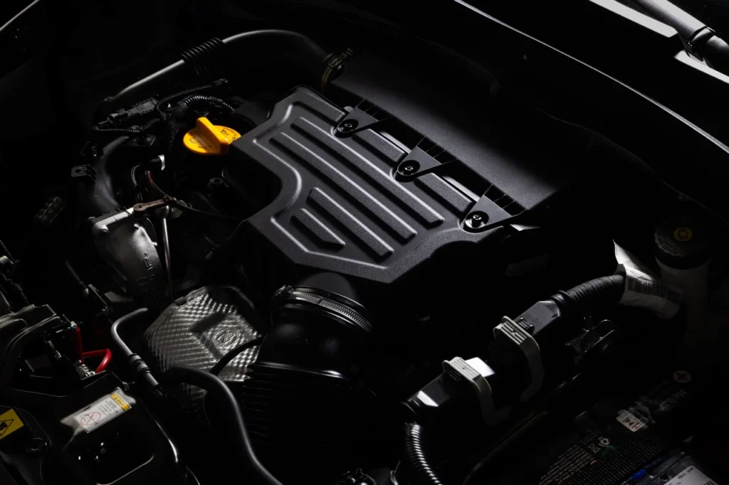 Fiat Pulse 2026: SUV compacto ganha design renovado com preços a partir de R$ 98.990 18 Motor do Fiat Pulse Audace 2026 com destaque para os componentes do sistema T200 Hybrid