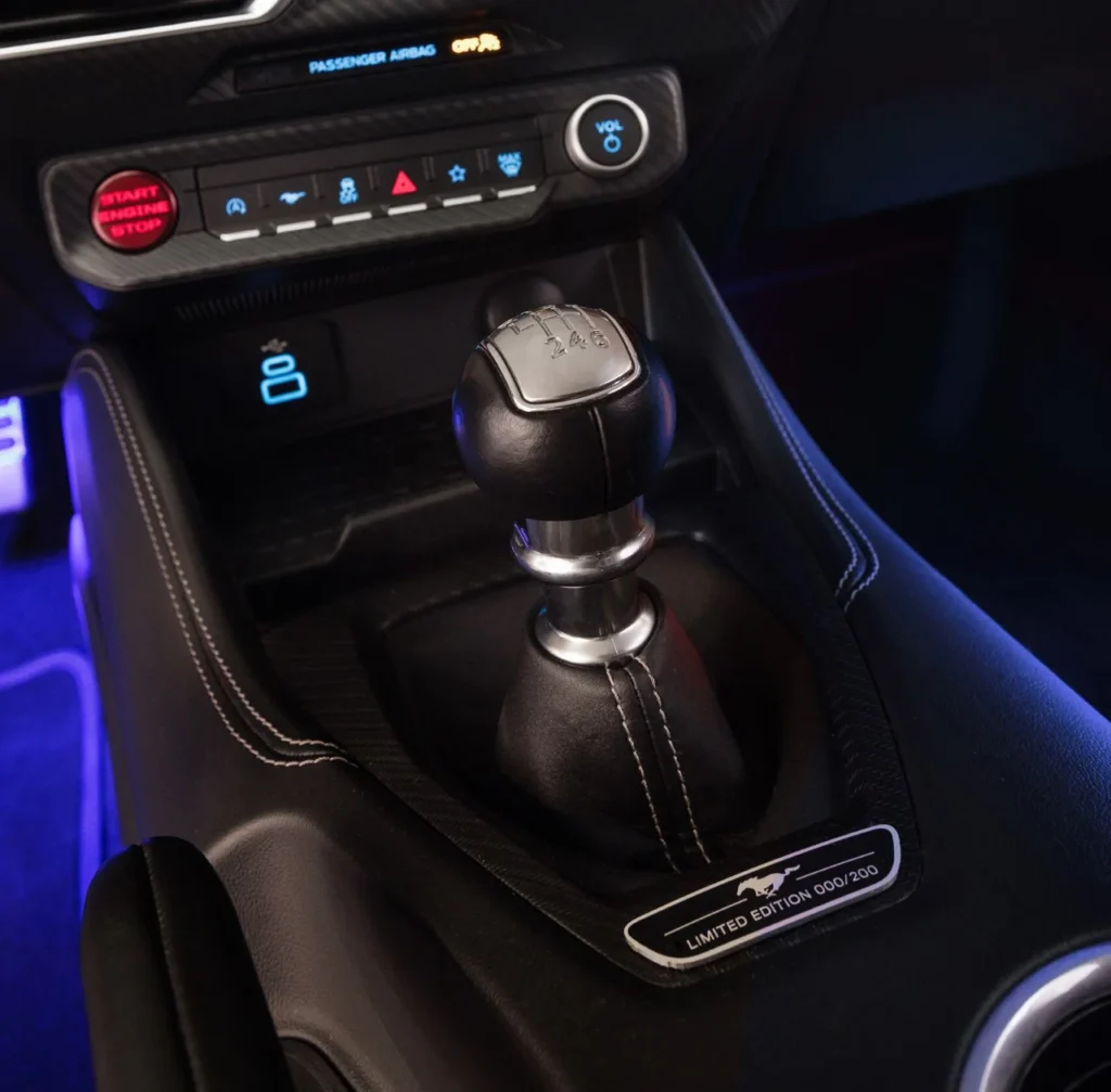 Mustang GT Manual 2025: edição limitada com 492 cv e câmbio manual 15 Câmbio manual do Ford Mustang GT Manual