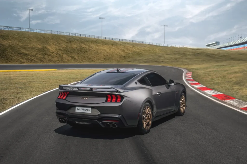 Mustang GT Manual 2025: edição limitada com 492 cv e câmbio manual 11 Traseira do Ford Mustang GT Manual