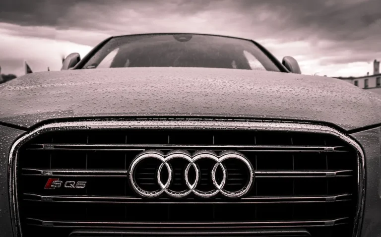 imagem mostrando a frente do carro da audi